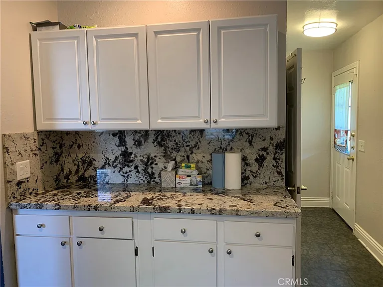 507 W State St — Photo 38