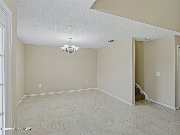 4th image of 627 Peachtree St