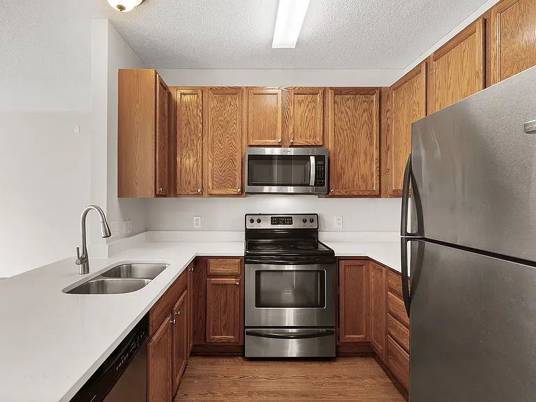6860 Meadow Grass Ln S — Photo 11