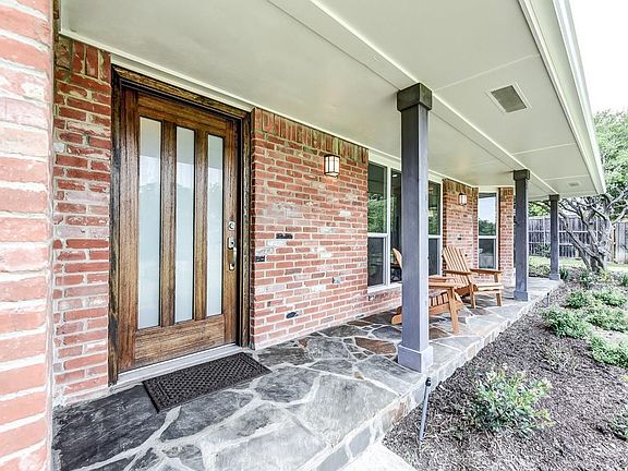 3rd image of 11 Willow Creek Pl