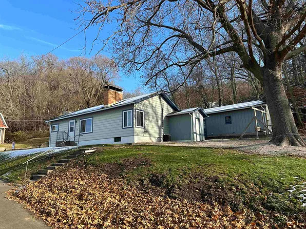 918 3rd St, Savanna, IL 61074