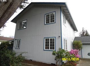 1060 3rd St SE, Bandon, OR 97411