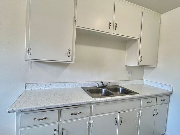 4th image of 127 W Renette Ave APT B