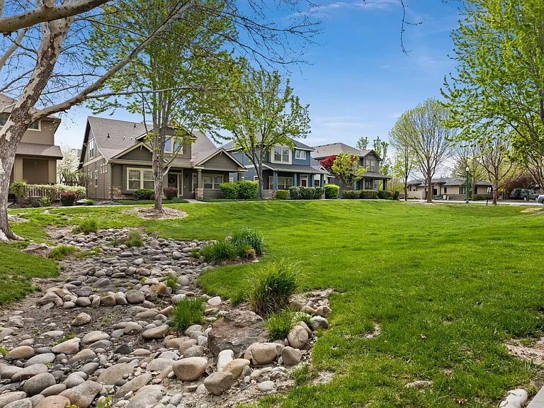 922 E Winding Creek Dr — Photo 24
