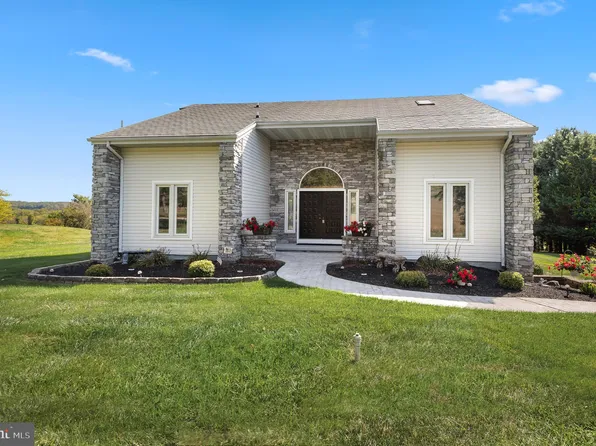 4239 Glenville Rd, Glen Rock, PA 17327