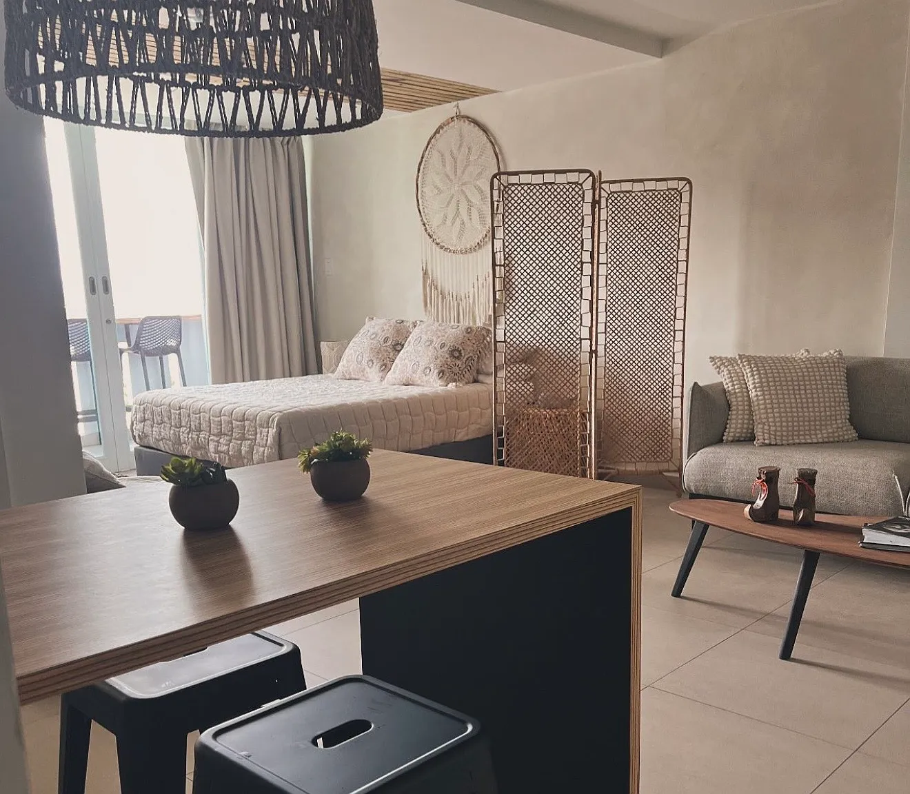 1 bed, 800 sqft, $2,400 — Photo 1