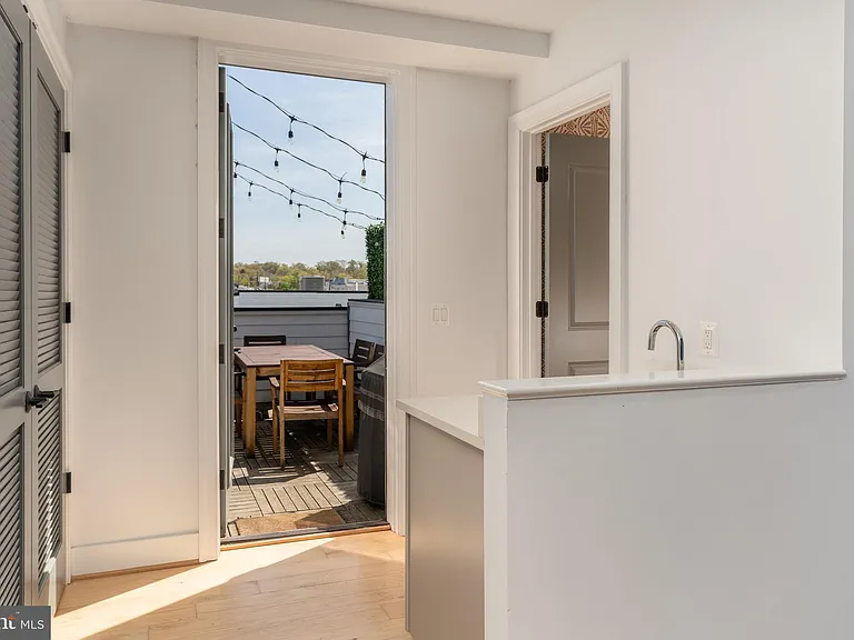 811 Upshur St NW #Penthouse 10 — Photo 14