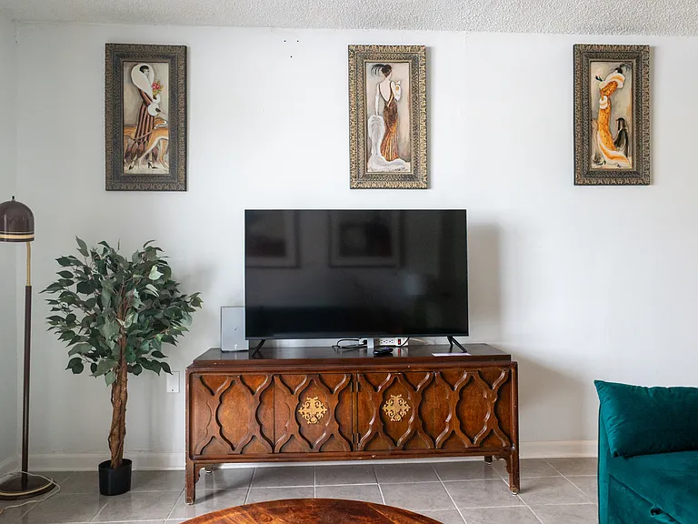 1418 Collins Ave #403 — Photo 4