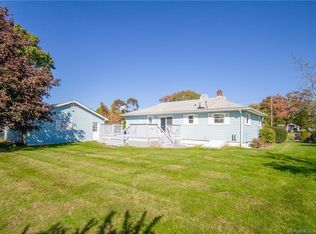 10 Oak Rd, Waterford, CT 06385