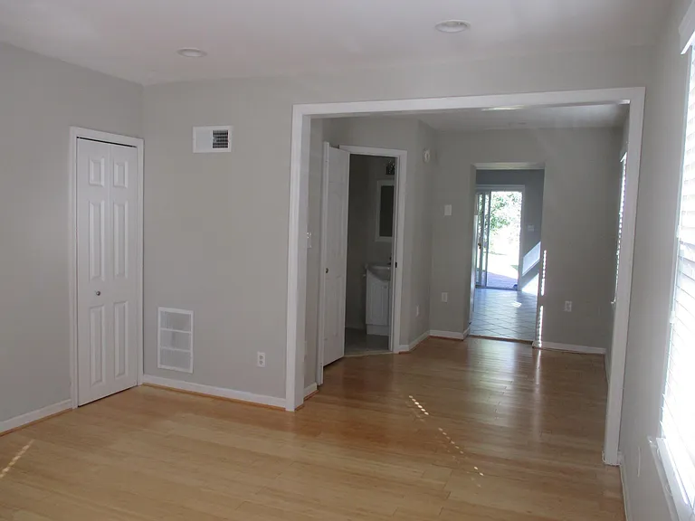 407 S Veitch St — Photo 4