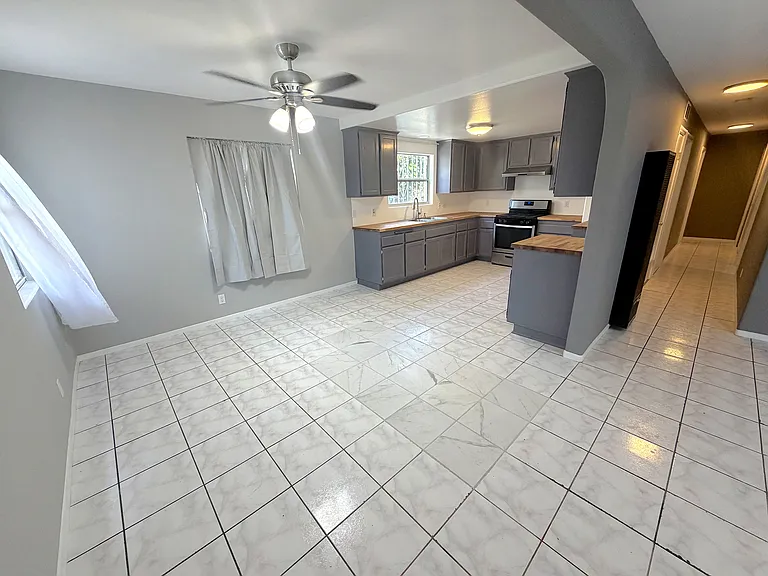 1503 W Adams Blvd — Photo 4