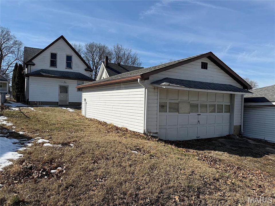 2nd image of 712 N Metter Ave