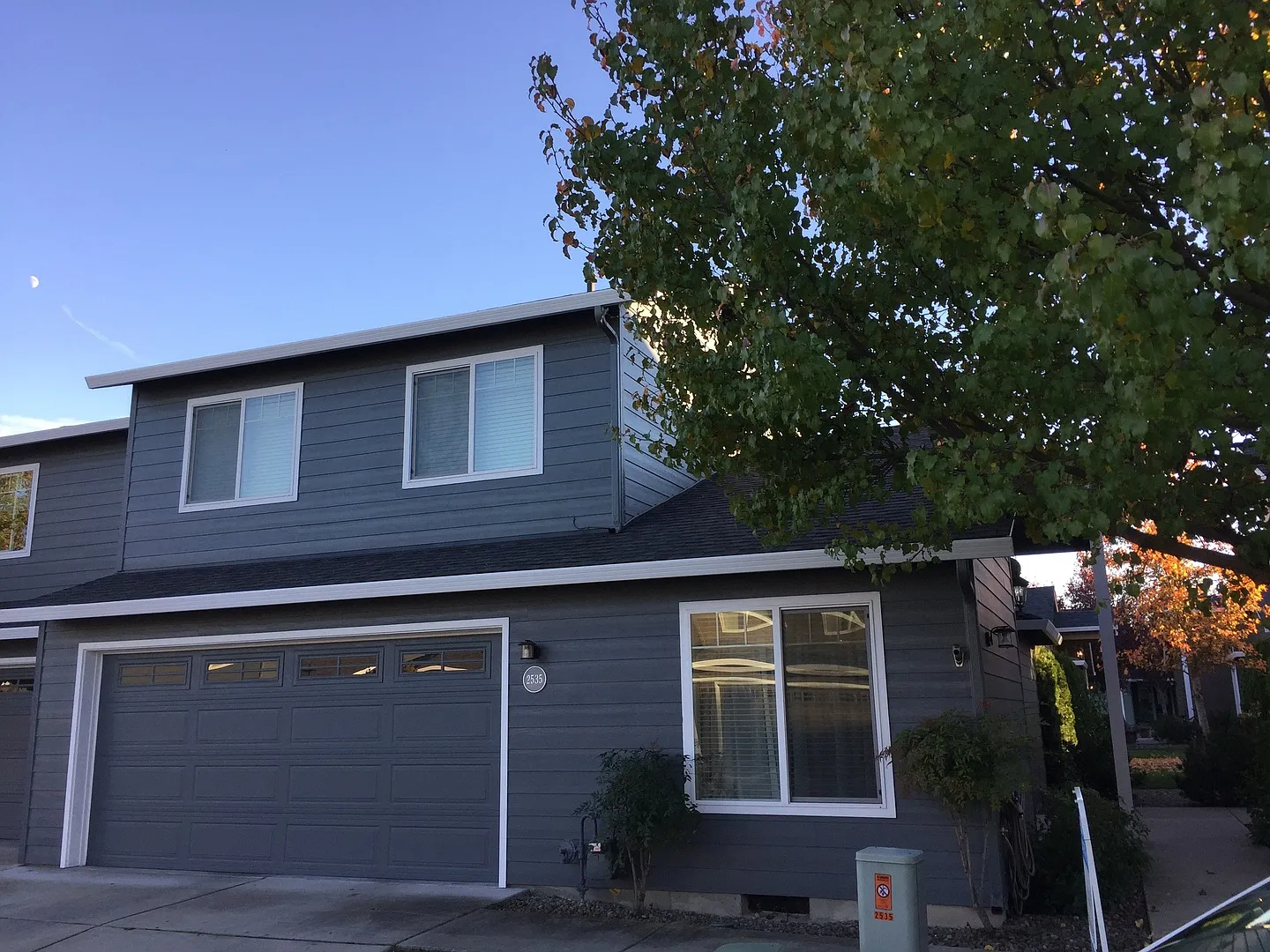 2 Bedroom and 2.5 Bathroom Townhouse in Central Point — Photo 1