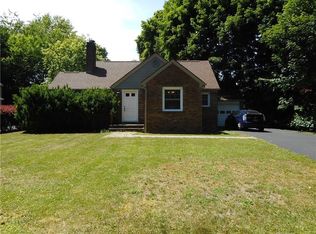 33 Hampshire Dr, Rochester, NY 14618