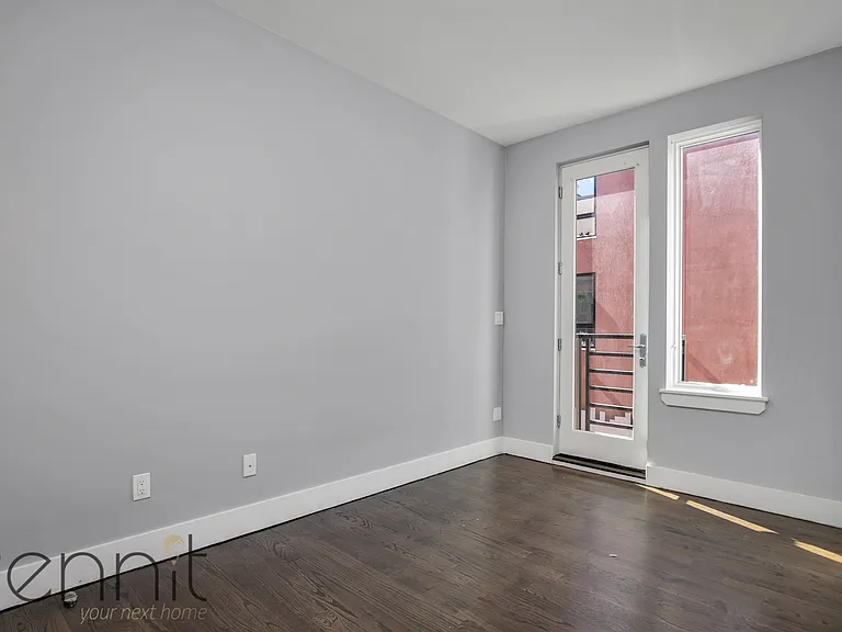 575 Van Buren St #2 — Photo 11
