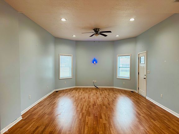 3rd image of 815 Sarasota Dr