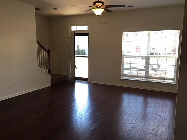 2 bed, 2.5 bath, 1650 sqft, $1,850 — Photo 3