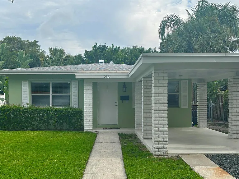 218 Seville Rd — Photo 2