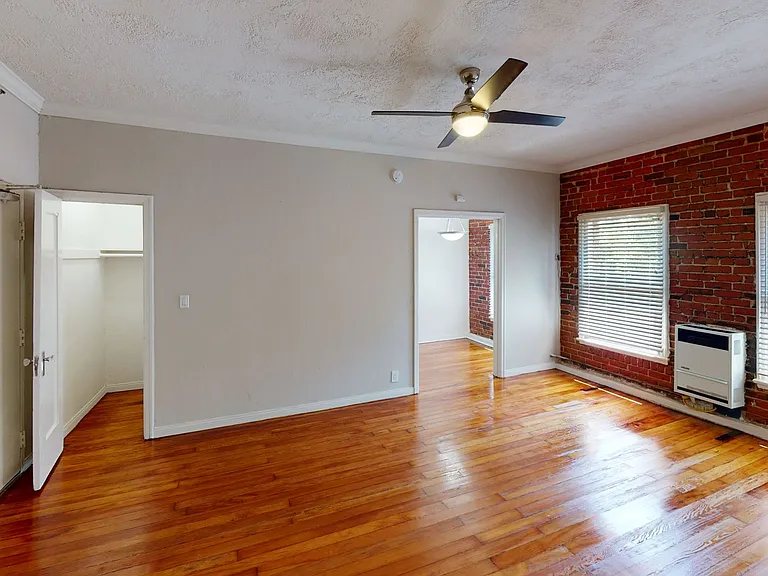 The President Apts...Completely Renovated Apartments...Pet Friendly..Great Location! CALL NOW! — Photo 18