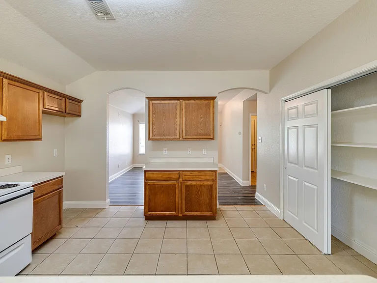 4033 Carver Ct — Photo 5