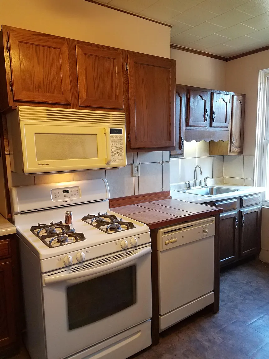 4090 Howley St photo 1