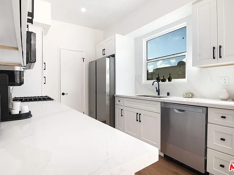 344 S Rexford Dr #4 — Photo 11