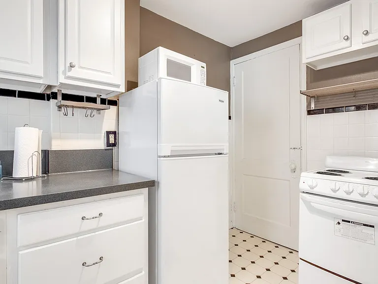 118 E Blenkner St #118 — Photo 1