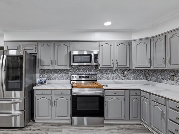 4th image of 438 Eileen Rd