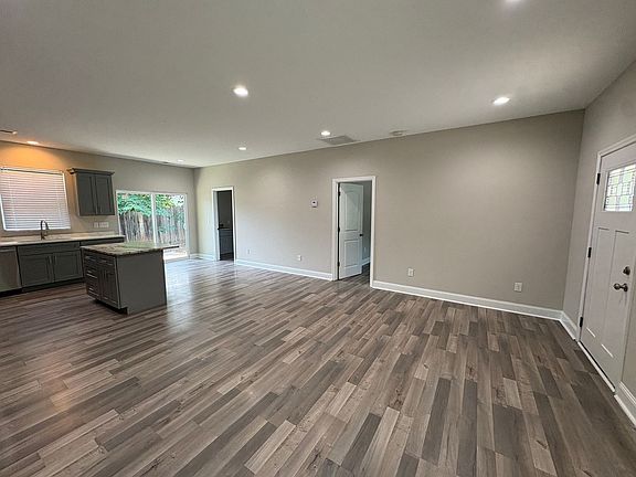 3rd image of 6 Herring Ave