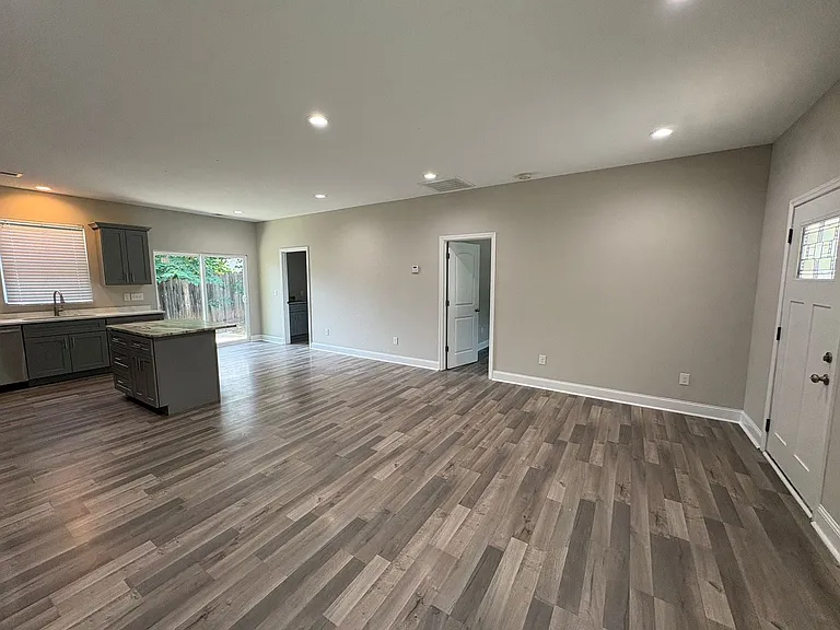 6 Herring Ave — Photo 3