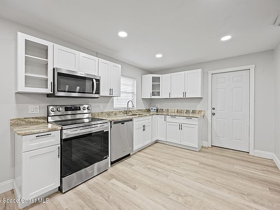 5th image of 1037 Zamora St SE