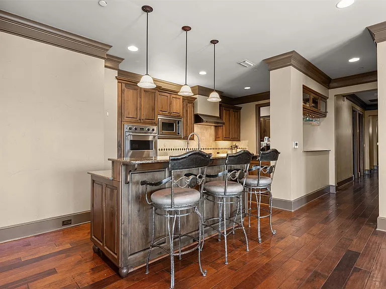 501 Samuels Ave #230 — Photo 8