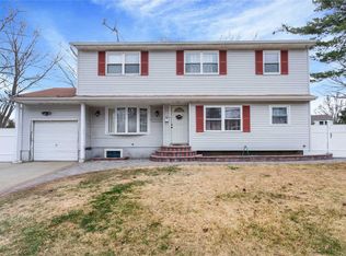 29 Fairdale Dr, Brentwood, NY 11717