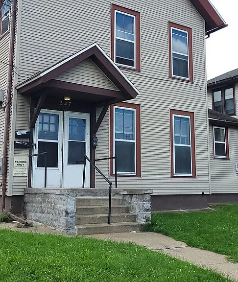225 W Washington Ave — Photo 1
