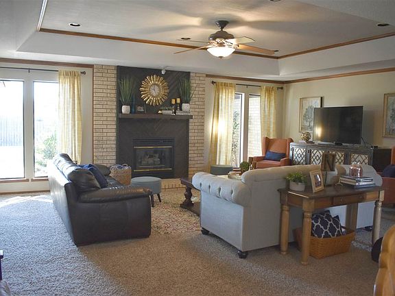 3rd image of 2817 N Keller Dr