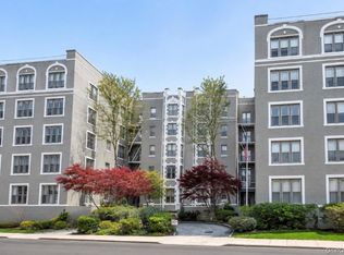 1175 E Broadway APT 1G, Hewlett, NY 11557