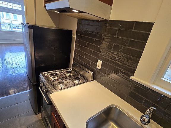 3rd image of 1667 Haight St #205