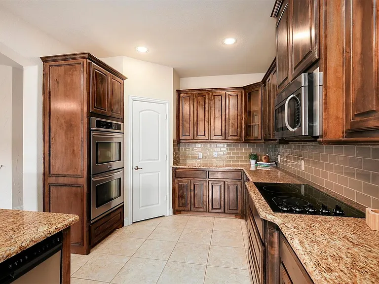 1087 Sahallee Dr — Photo 13