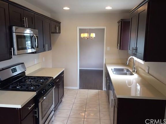 4th image of 919 Claire Pl