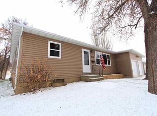 808 W Central Ave, Minot, ND 58701