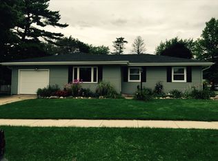 800 N 11th St, Rochelle, IL 61068