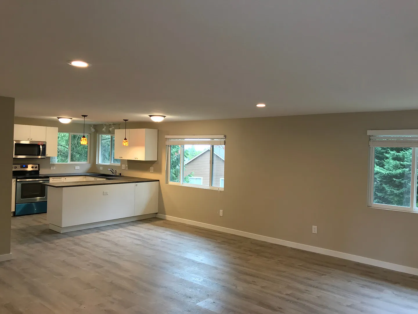 Completely Remodeled Garrison Heights Home for Lease - 8714 NE 13th St — Photo 4