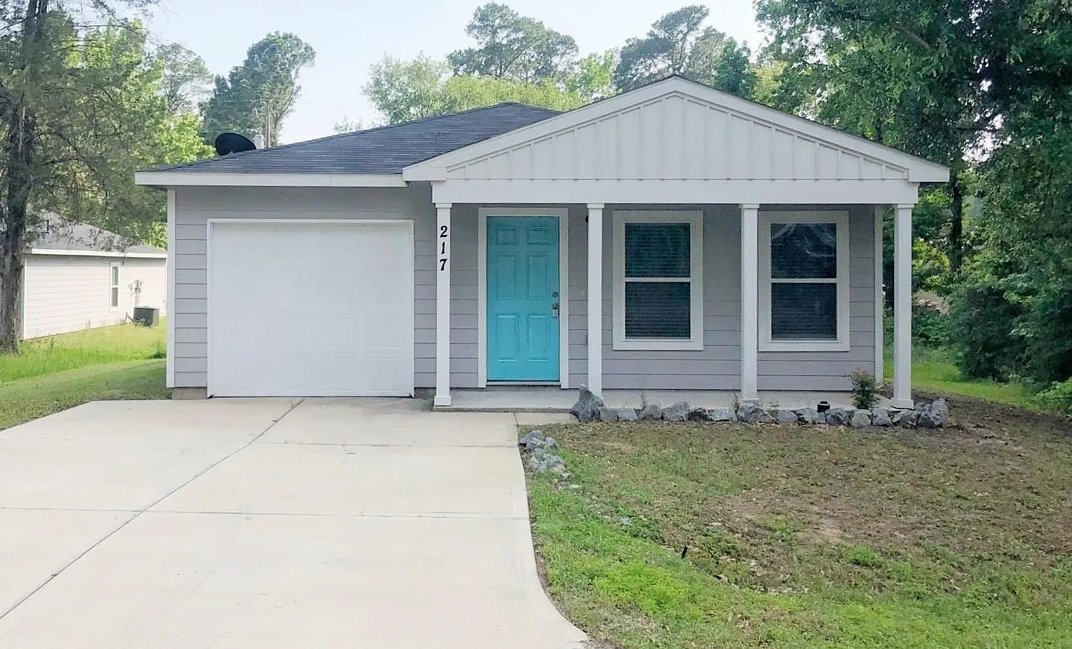 3 bed, 2.0 bath, 1120 sqft, $1,600 — Photo 1