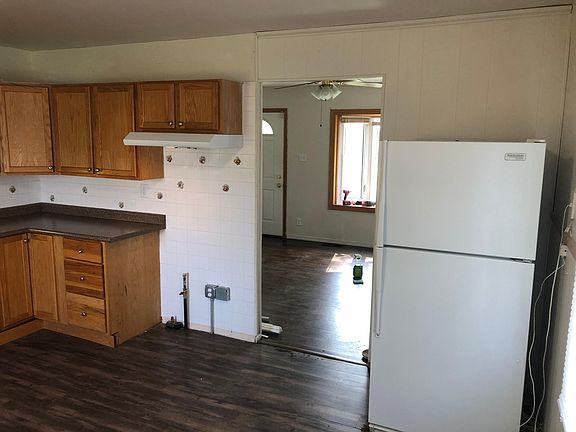 3rd image of 22347 Merrill Ave