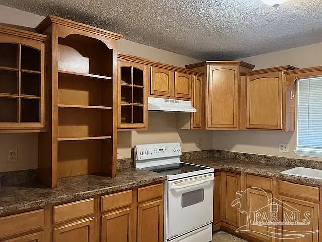 3229 Maplewood Dr — Photo 3
