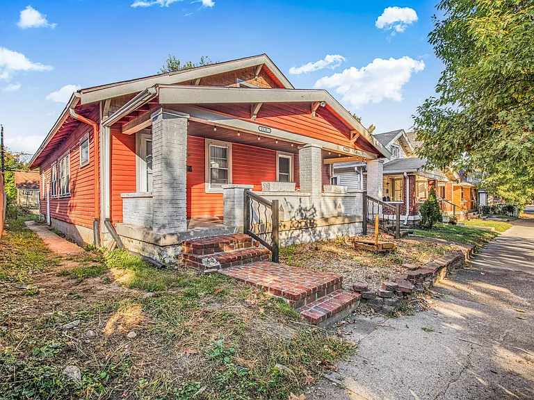 318 Jefferson Ave — Photo 4
