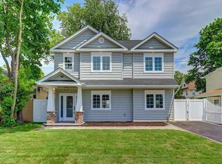 50 Gildersleeve St, MERRICK, NY 11566