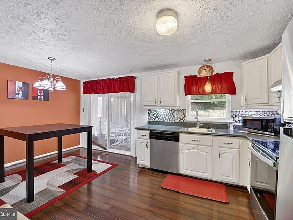 4th image of 10702 Hollaway Dr