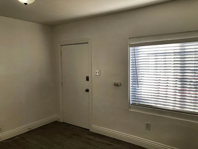 1212 Hoffman Ave — Photo 3