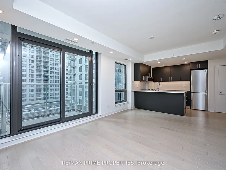 180 George St #508 — Photo 7